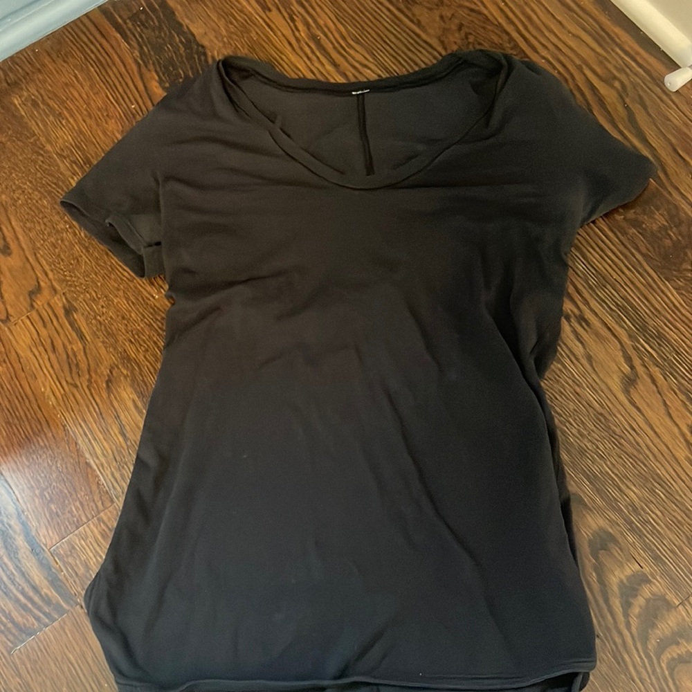 Black lulu lemon v neck fitted tshirt